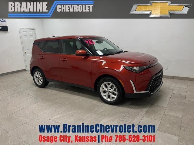 2023 Kia Soul S in Burnt Oran — front three-quarter view